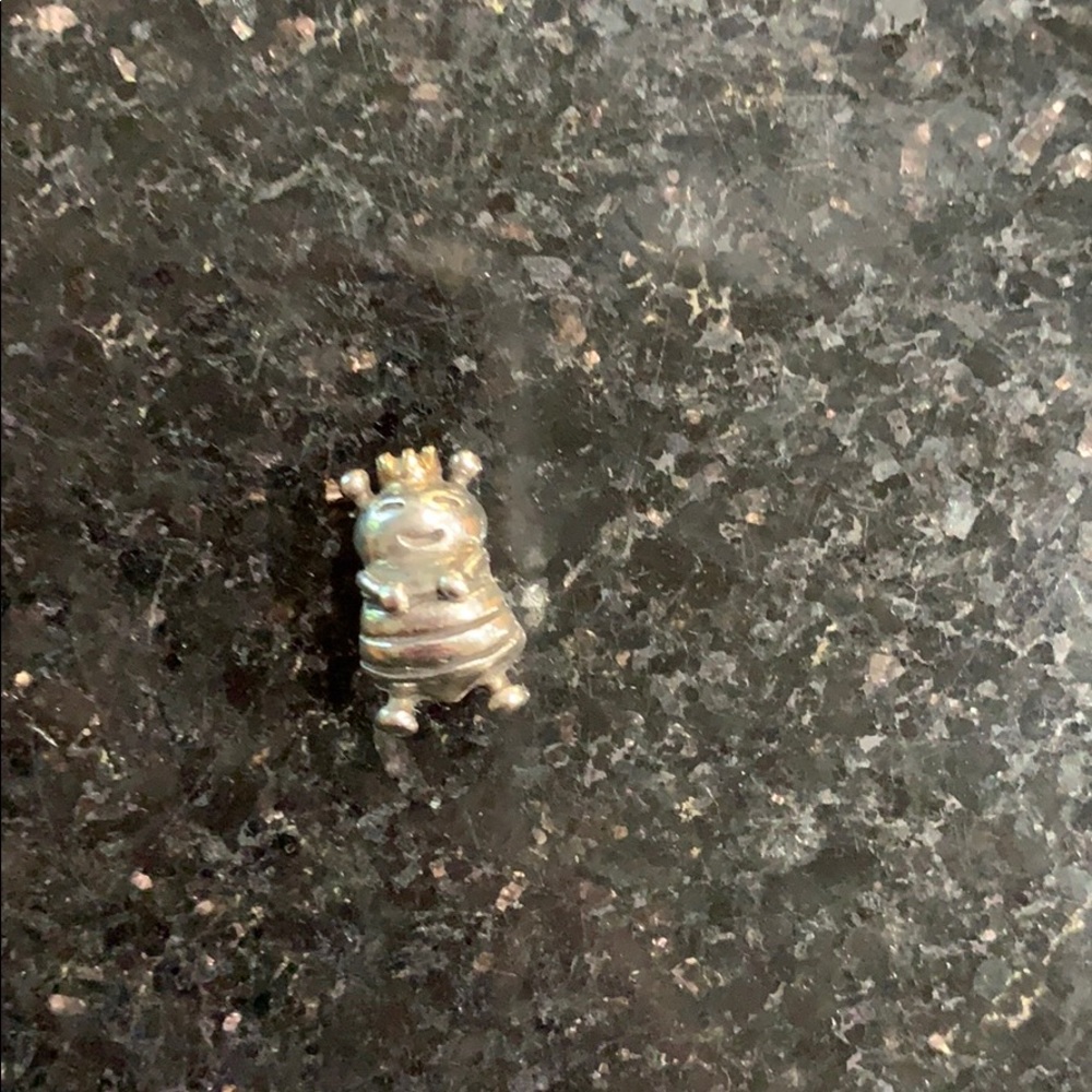 Queen bee Pandora charm